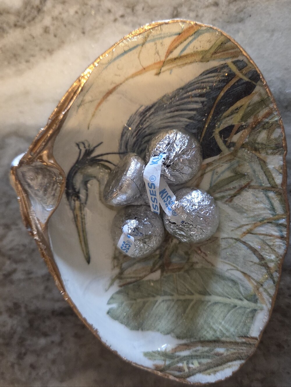 Handcrafted Large Clam Heron Design Shell - Picture 2 of 5